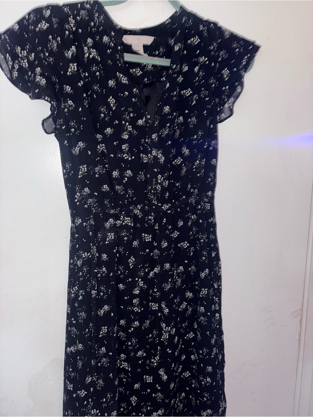 H&M Black Floral Short Sleeve V-Neck Dress